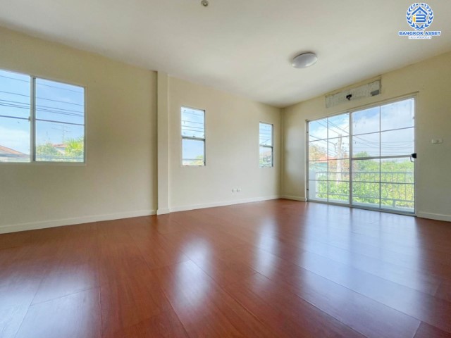 *****บ้านเดี่ยวมือสองย่านนนทบุรี แบรนด์ LH ม.ชลลดา บางใหญ่-เซ็นทรัลเวสต์เกต หลังมุม เนื้อที่ 59.4 ตร.ว. ฟังก์ชัน 3 ห้องนอน 2 ห้องน้ำ จอดรถได้ 2 ที่จอดรถ พร้อม Facilities ครบครัน บนทำเลเดินทางสะดวก เชื่อมต่อถ.กาญจนาภิเษก ใกล้รถไฟฟ้าสายสีม่วง "สถานีคลองบางไผ่"